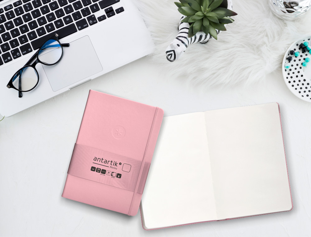 CARNET A5 ANTARTIK NOTES PAPIER UNI IVOIRE COUVERTURE RIGIDE FERMETURE ELASTIQUE 200PAGES 80GR COLORIS ROSE PASTEL