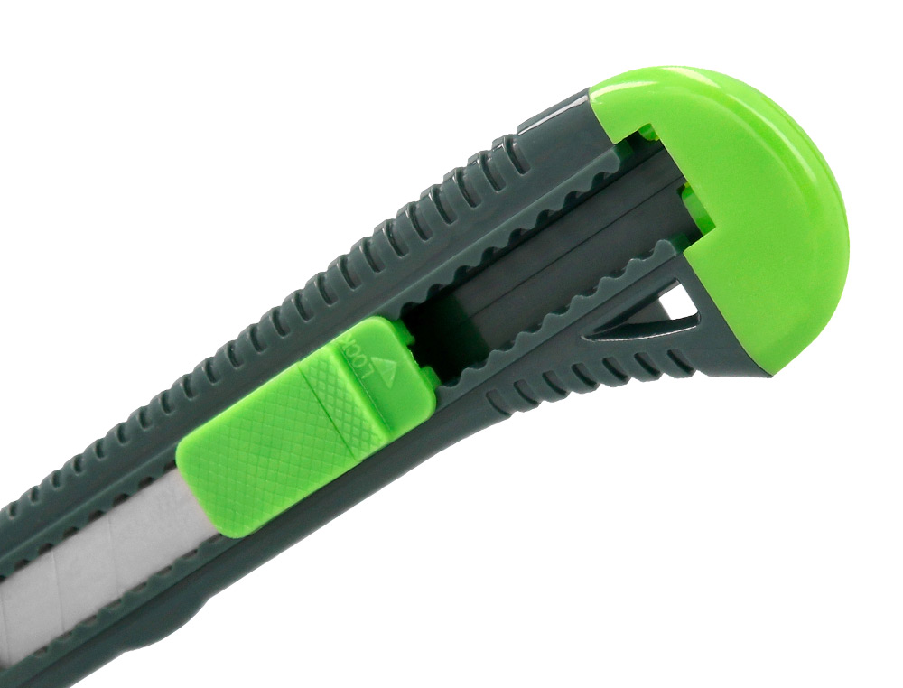 CUTTER XD-43 Q-CONNECT EN PLASTIQUE ABS LAME 18MM RETRACTABLE INTERCHANGEABLE PRECOUPEE AVEC FREIN DE SECURITE